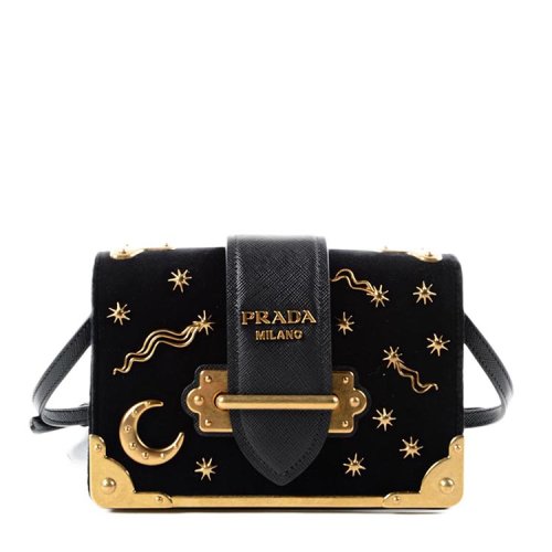 prada的logo标志有几种,prada标志logo图片 prada/普拉达 女士 logo点缀 金属星星月亮装饰 单肩包 sp