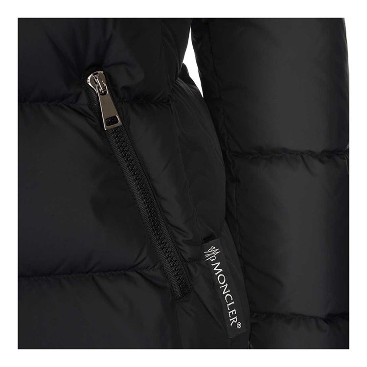 moncler臂标黑色,moncler 黑色袖标 moncler/蒙克莱 19年秋冬 百搭 女性 黑色 女士羽绒服 46960-00 c0059