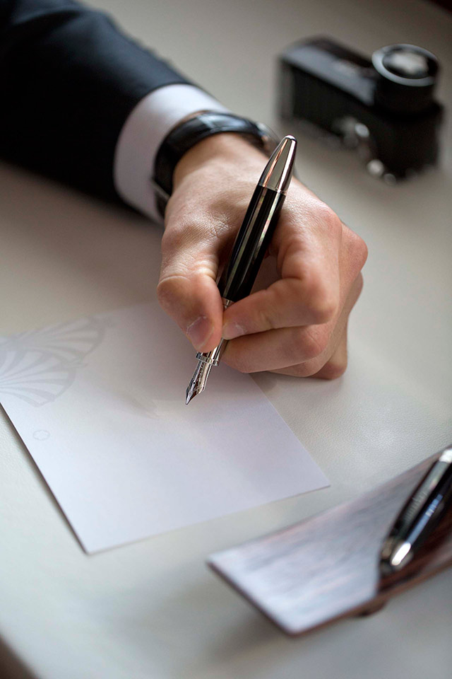 为什么万宝龙钢笔这么贵?