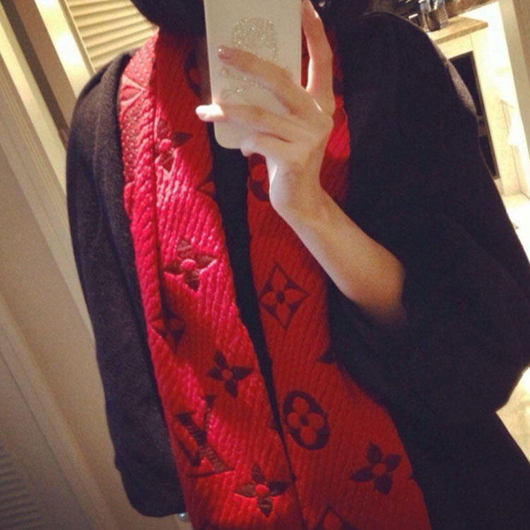 路易·威登 女士monogram长流苏围巾#  唐嫣之前戴火了的红色围巾!