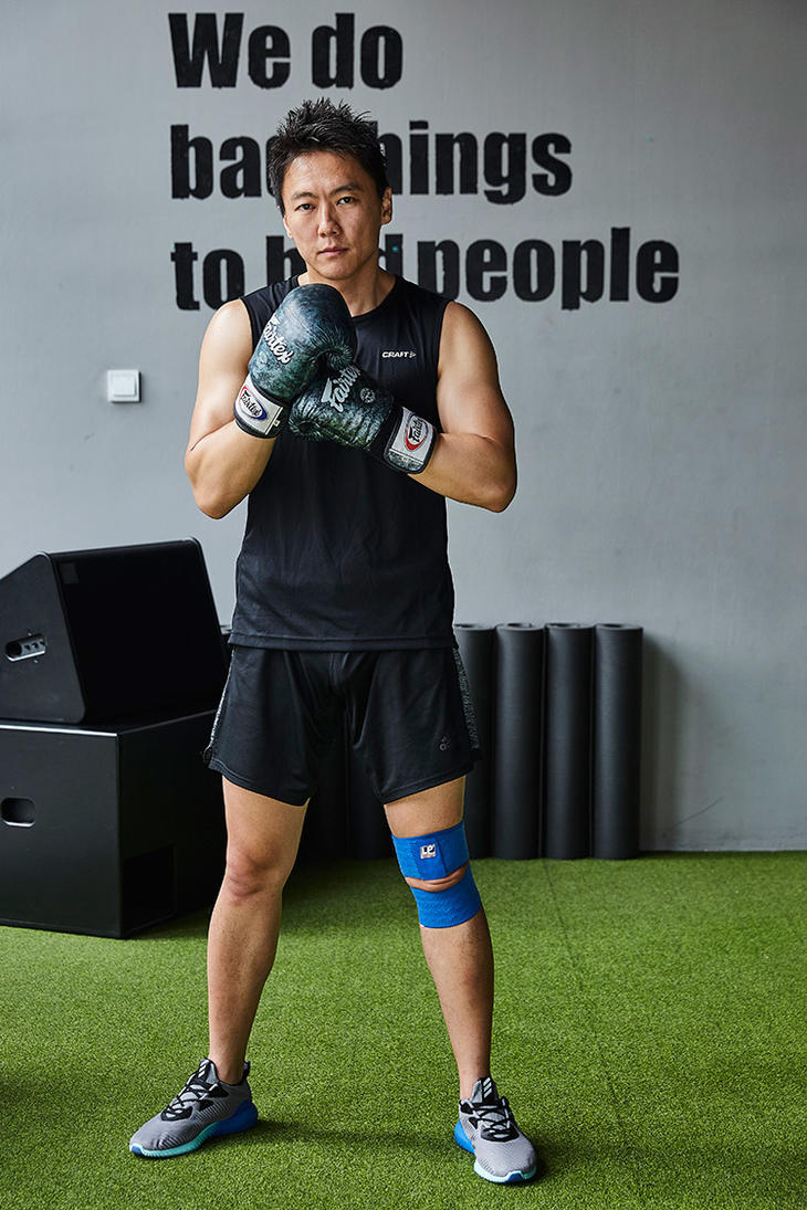 一个泰拳教练的囊中私物 一双集美貌与内涵于一身的跑鞋 >> 就这样