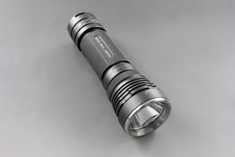 caronite gs1200 约1200流明 强光手电 防水 防身 远射 户外打猎手电