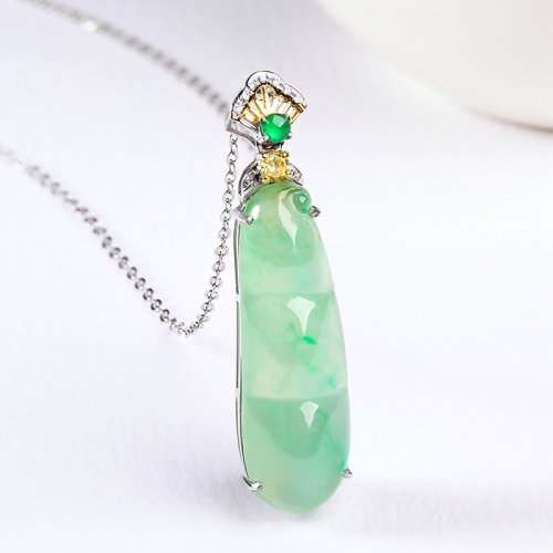 dongfangfeicui/东方翡翠18k金镶嵌钻石冰润细腻绿底豆子天然翡翠吊坠