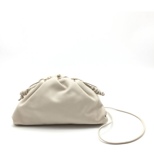bottega veneta(葆蝶家) 迷你pouch米白色皮质云朵包 斜挎包