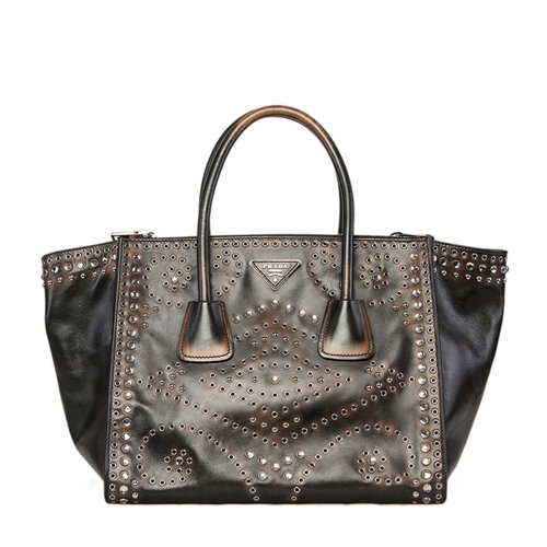 prada/普拉达棕色牛皮女士铆钉手提包b2619h2e90