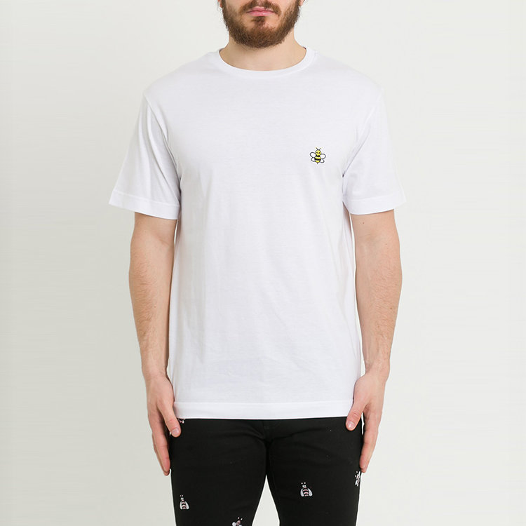 com dior                dior由法国设计师christian dior于1946年