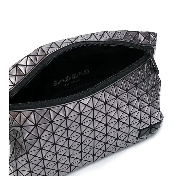 issey miyake/三宅一生 19年秋冬 男包 包包 男性 银色 单肩包 bb99ag