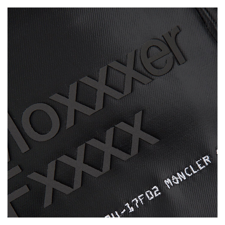 moncler/蒙克莱 19年秋冬 百搭 男性 logo 黑色 双肩包 0061200 01adw