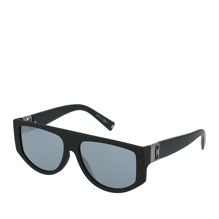 1952年 givenchy品牌在法国诞生,产品包括:皮具,领带,领带夹,眼镜