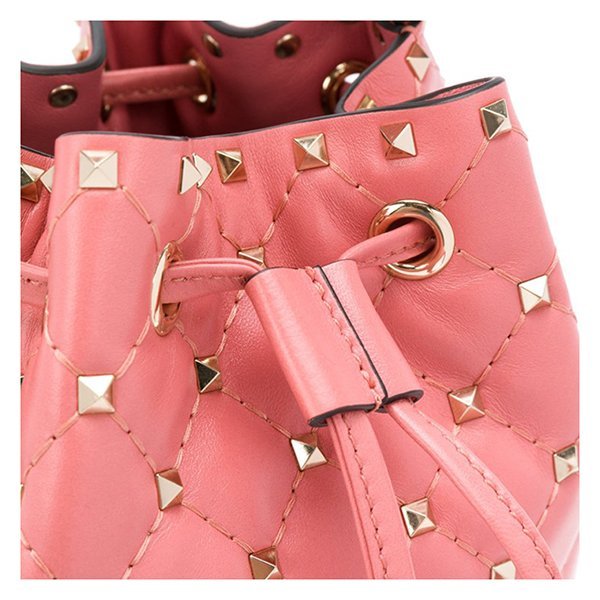 华伦天奴/valentino 18年秋冬 铆钉 水桶包 女包 女性 粉色 斜挎包 pw
